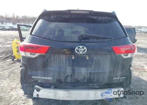 2017 Toyota Highlander Xle z USA, uszkodzony, nr VIN 5TDJZRFH8HS422800